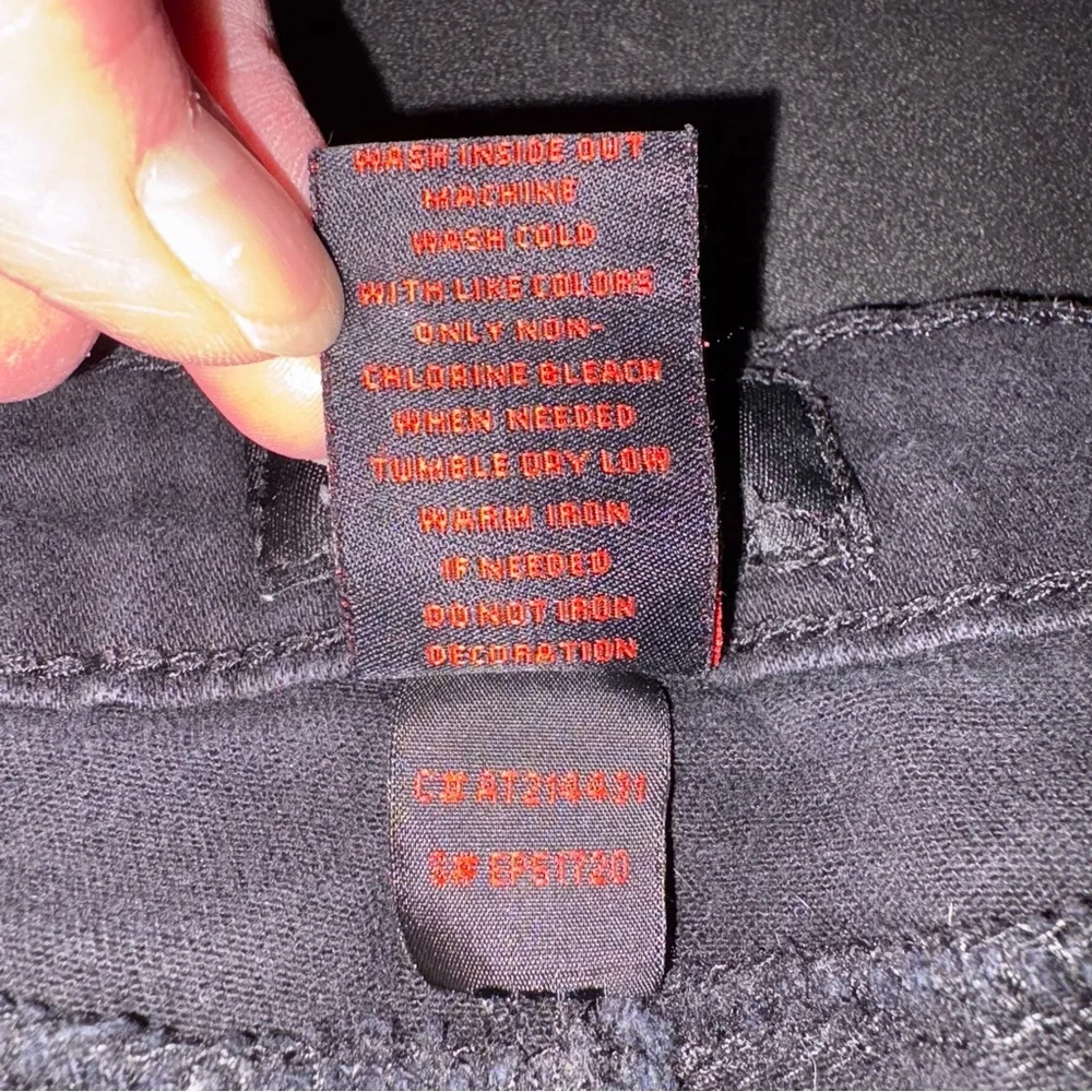 Earl Jeans Capri’s - Picture 7 of 7